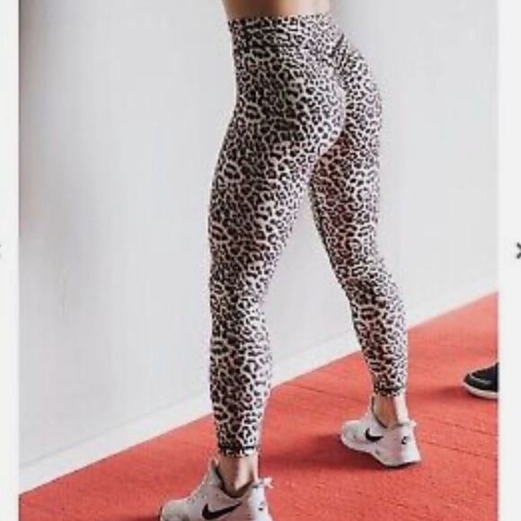 Zyia Active Animal Leopard Print Leggings Scrunch Bootie Hi-Rise Womens Size 12 - Picture 1 of 6
